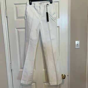 White trouser jean, size 4
Coldwater Creek